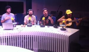 Los chicos de Onda Vaga tocando en directo