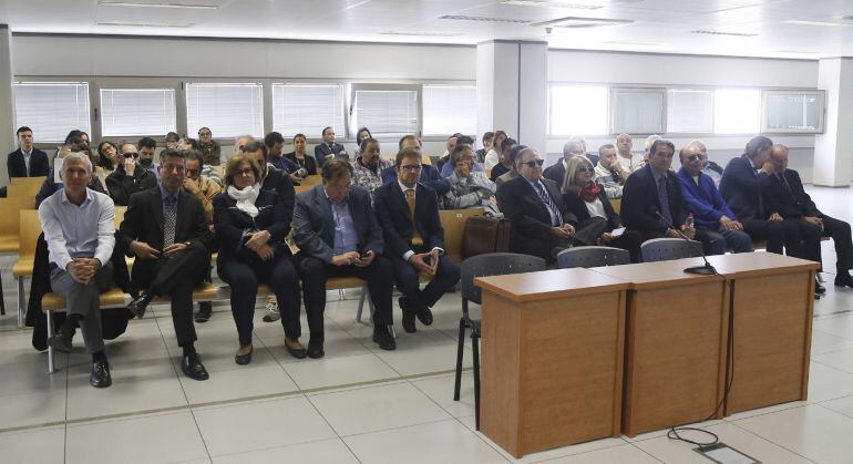 Los acusados en el juicio por el caso Terra Mítica, en la sesión de la Audiencia en la que han escuchado la sentencia