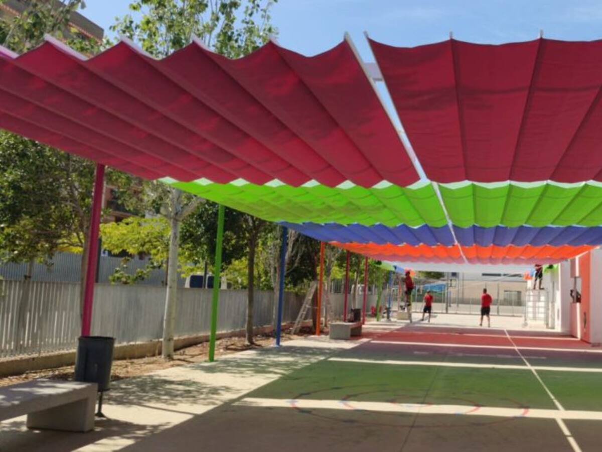 Una zona de sombra en el colegio Botànic Cavanilles gracias a los Presupuestos Participativos