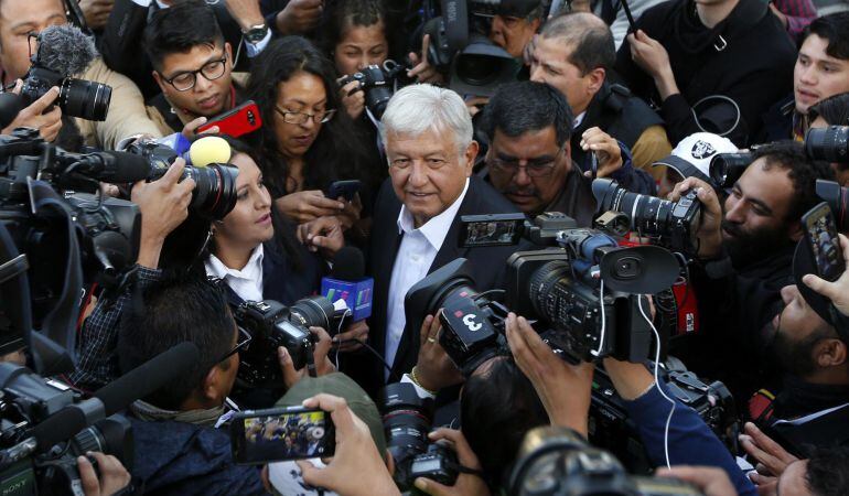 Andrés Manuel López Obrador, ante los medios de comunicación