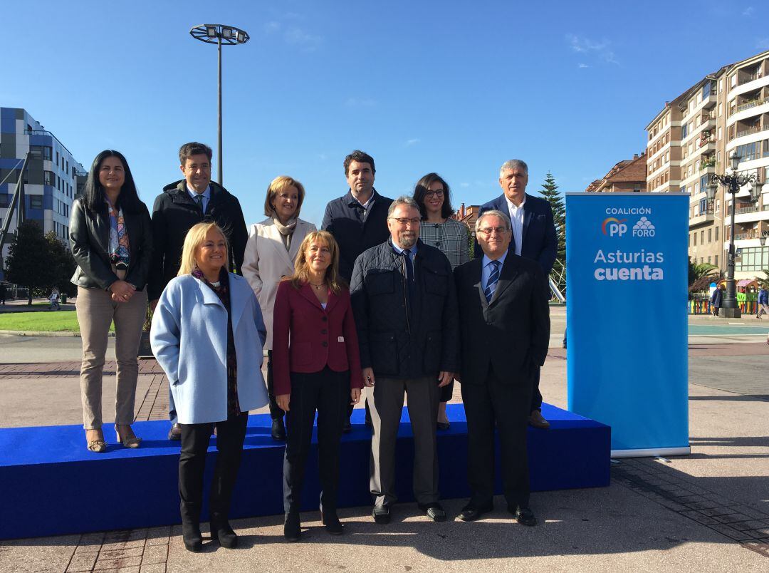 Foto de familia de los candidatos de la coalición del Partido Popular y Foro Asturias al Congreso y al Senado