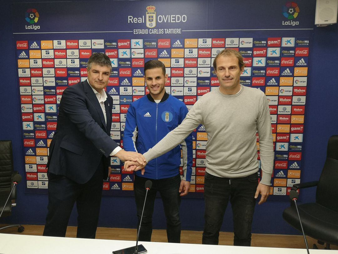 César Martín y Francesc Arnau acompañan a Luismi en su presentación