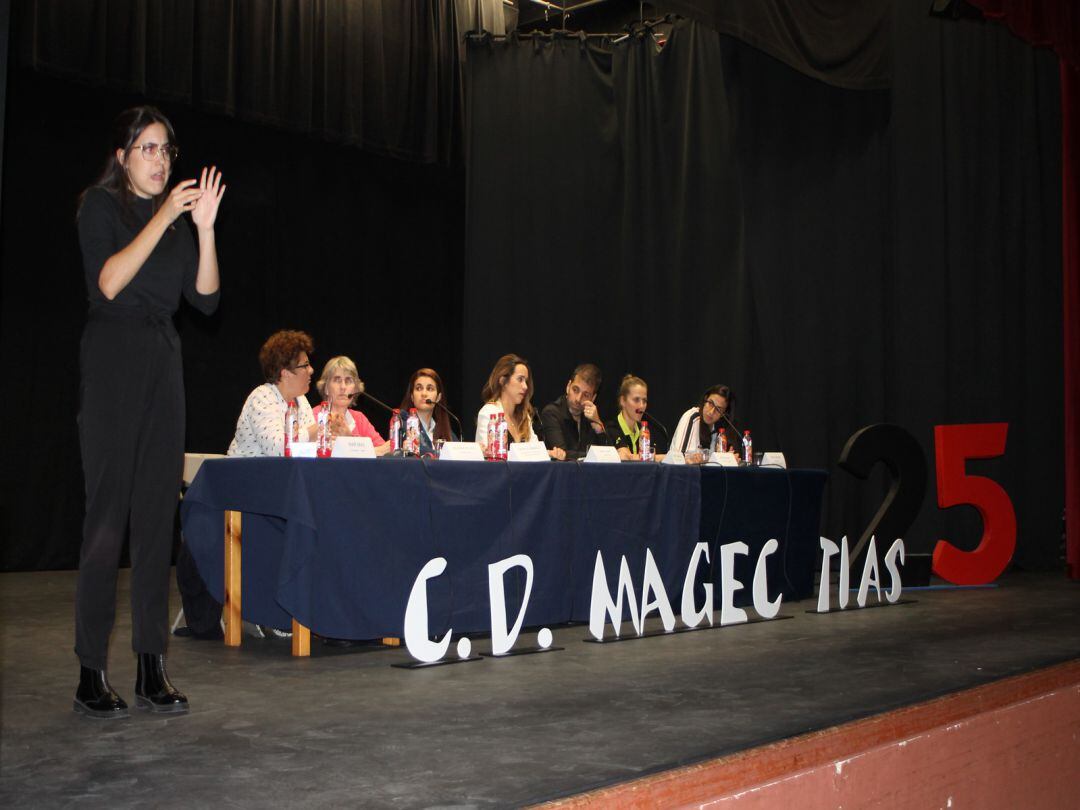 Un momento de la charla coloquio sobre deporte femenino.