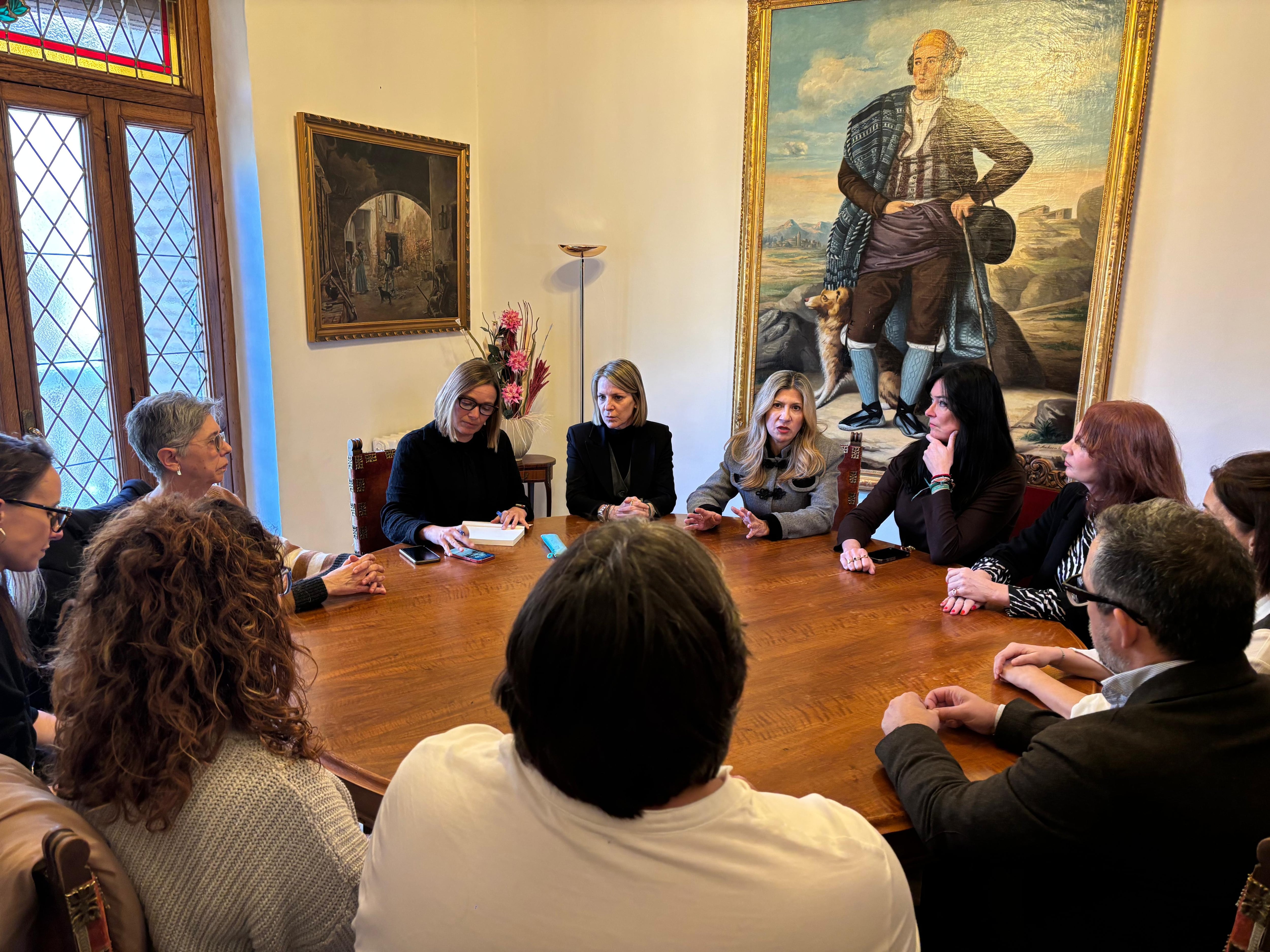 Reunión en el Ayuntamiento de Huesca con empresas afectadas por el desalojo en Santa Clara