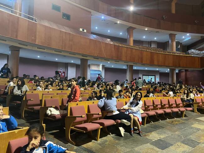 Alumnos en la celebración del Día Internacional del Libro Infantil y Juvenil