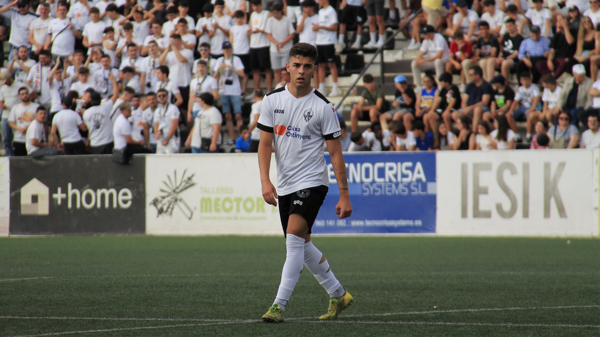 Lluís Felipe, durante un partido con el Ontinyent 1931