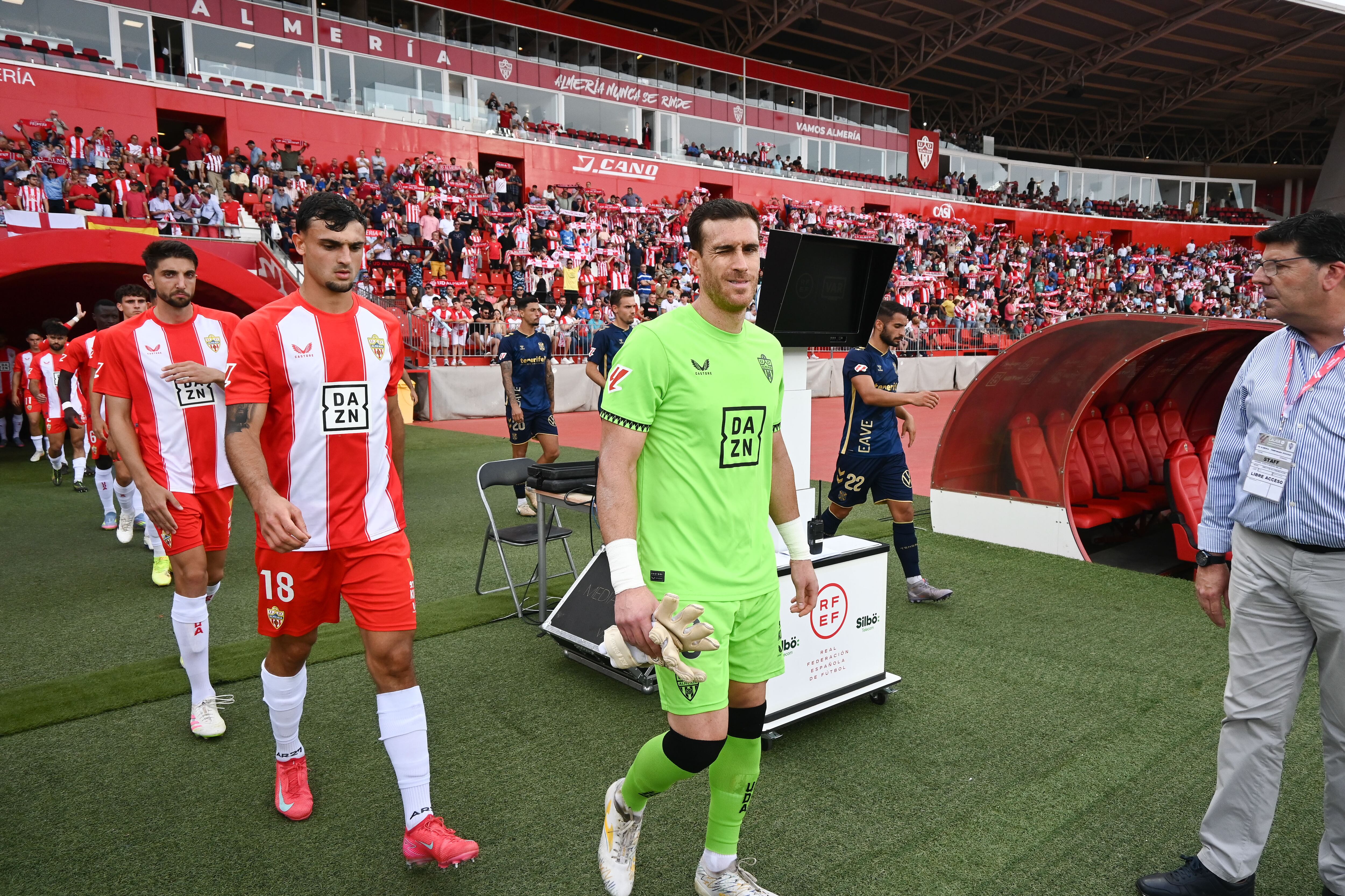 Fernando saliendo al Estadio de los Juegos Mediterráneos para el Almería-Tenerife.