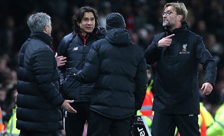 Mourinho y Klopp, en el choque entre el United y el Liverpool.