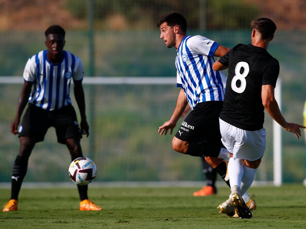 El Alavés se gusta ante el Intercity (5-0)