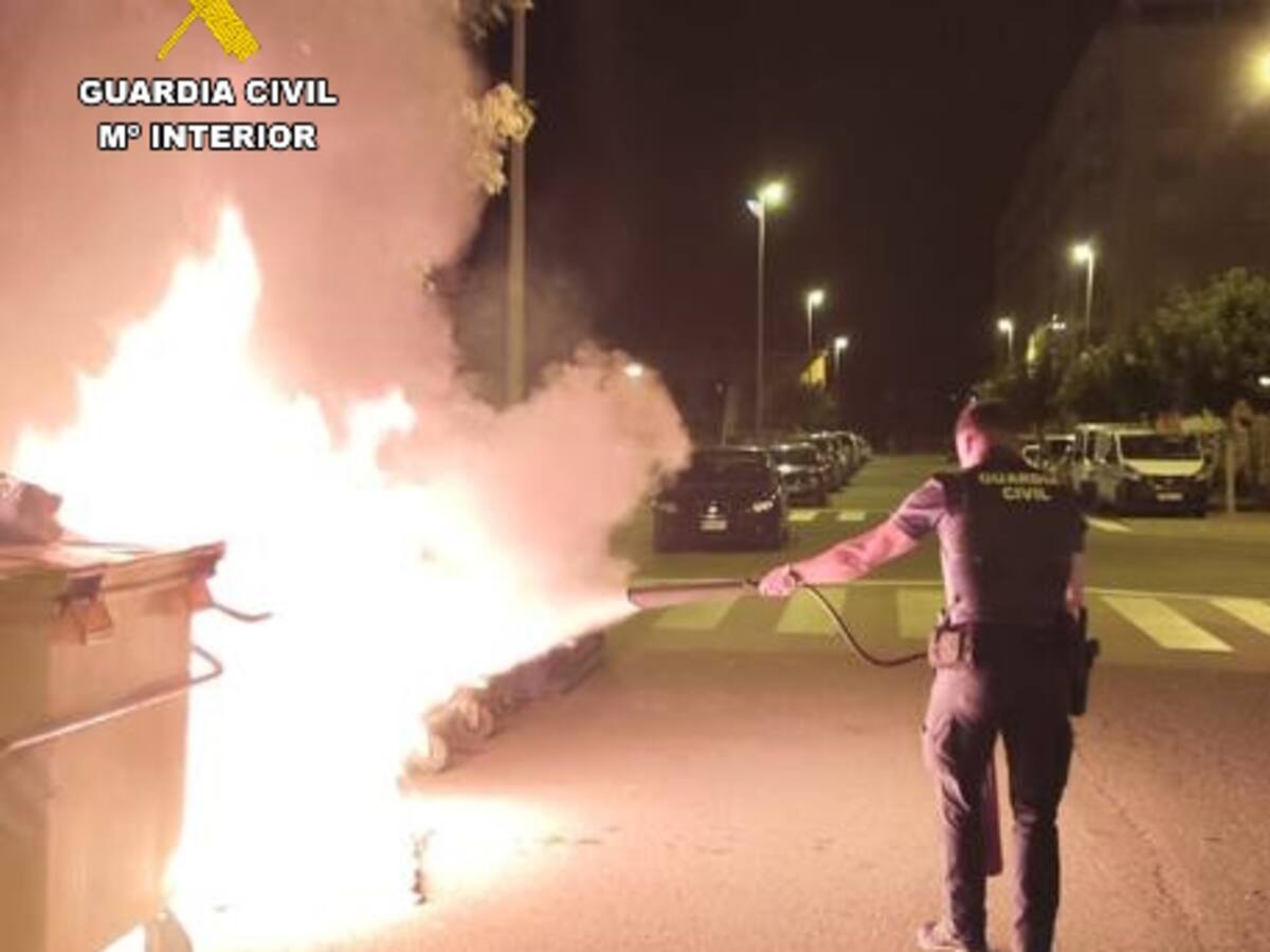 Investigadas dos personas por la quema de cinco contenedores en Fraga