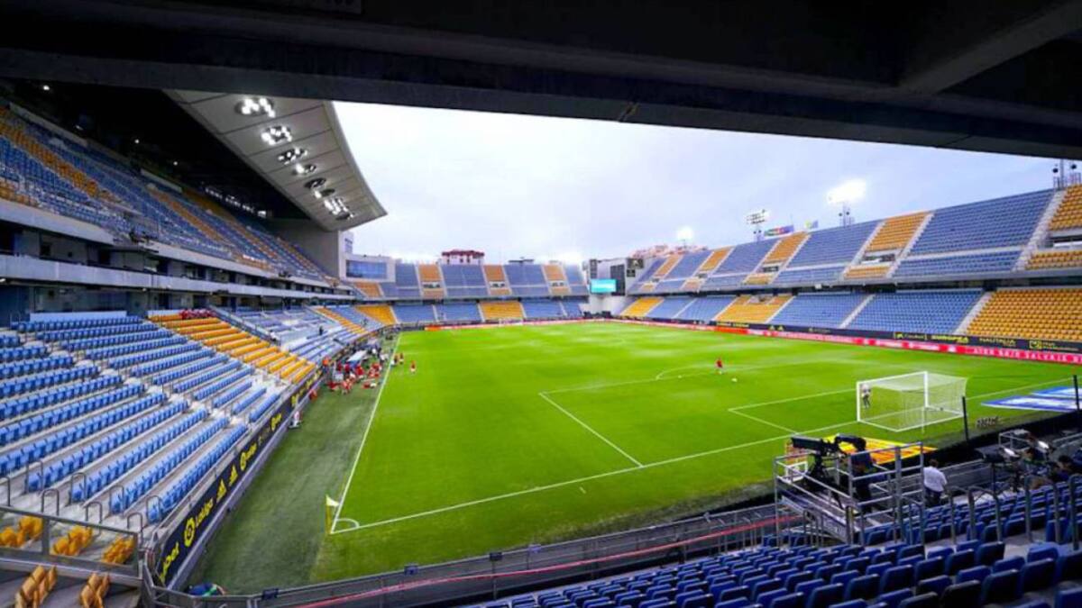 El Ayuntamiento alerta de "sabotaje" al cambio de nombre del estadio de Cádiz