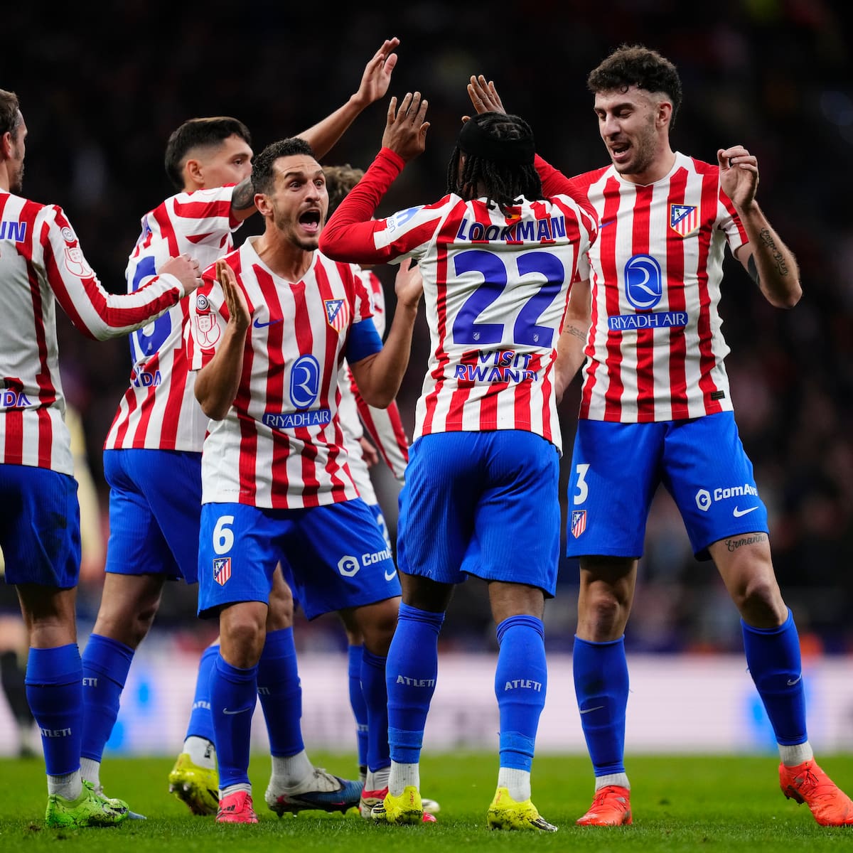 Culés y atléticos se frotan los ojos: así ha sido "una primera parte de ensueño" en el Metropolitano
