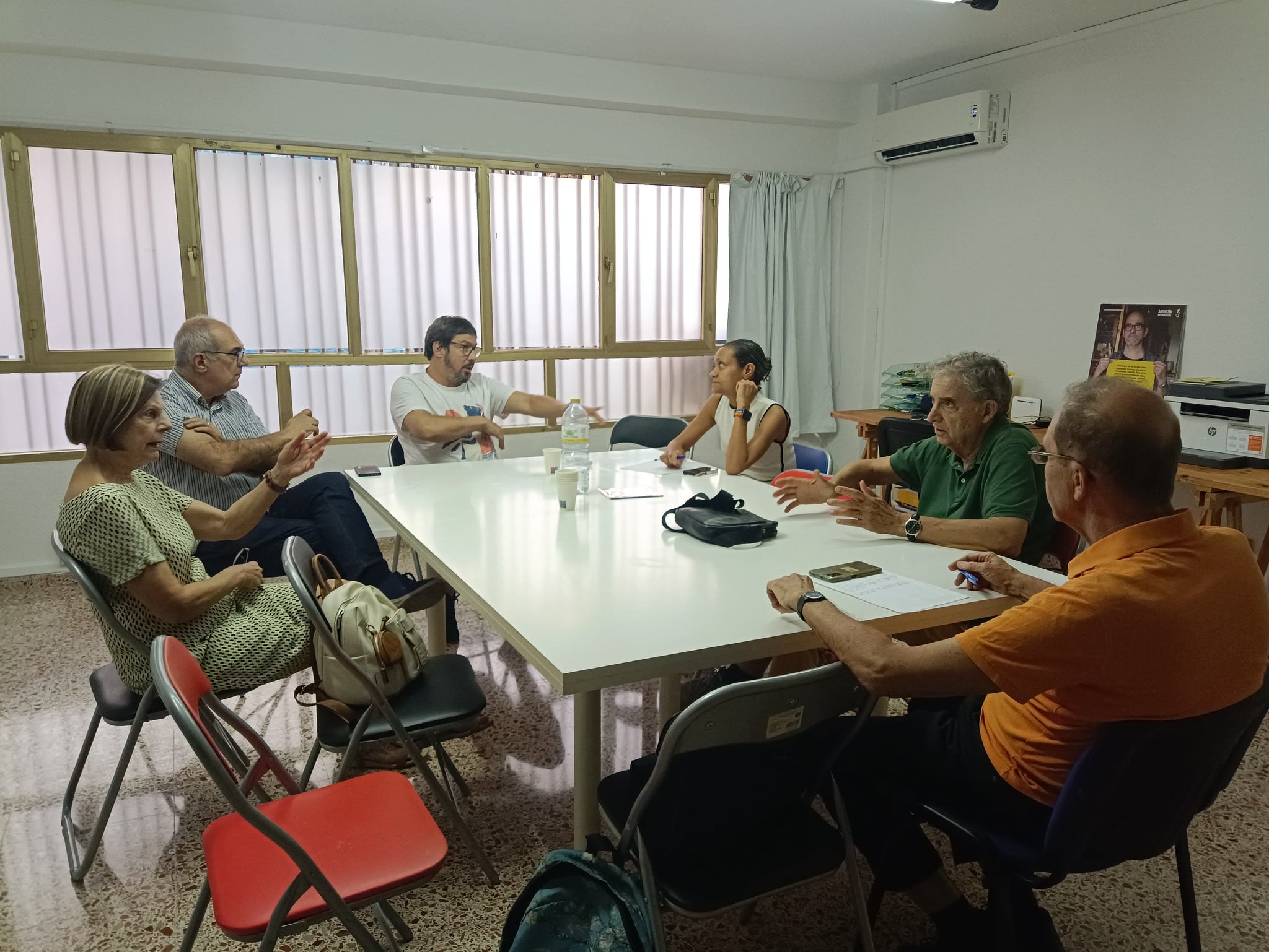 Activistas del grupo local de Amnistía Internacional en Alicante