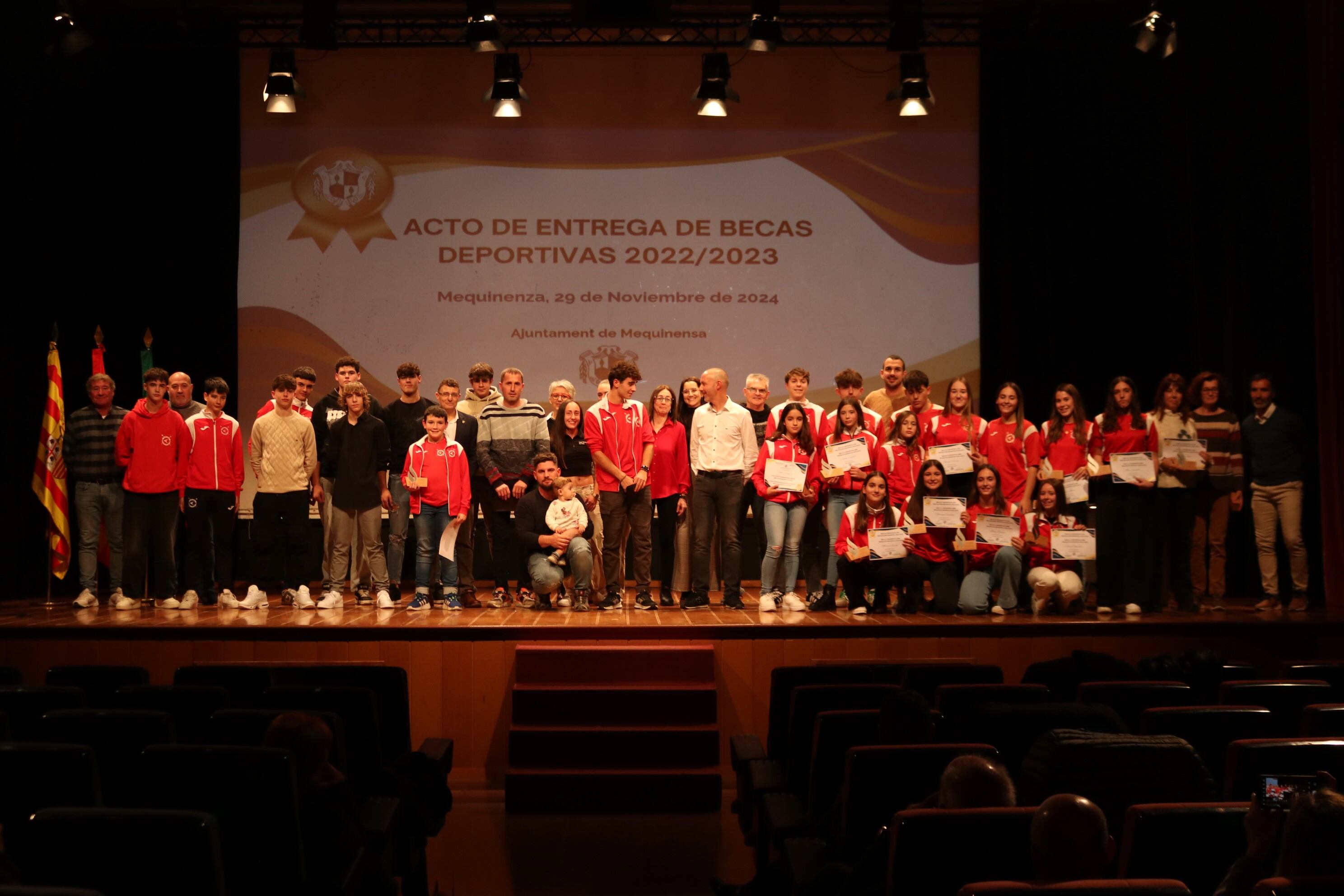 Foto de familia de los deportistas premiados. Foto: Ayuntamiento de Mequinenza