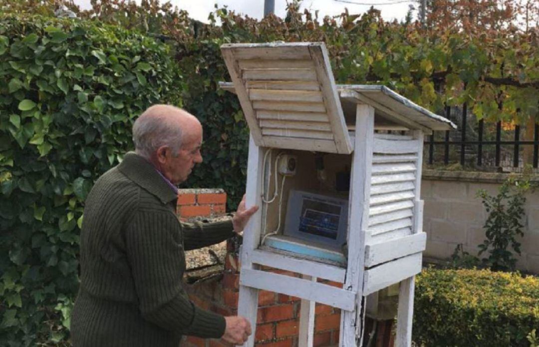 Mariano Bustillo, responsable del Observatorio Meteorológico de Carralobo en Astudillo (Palencia)