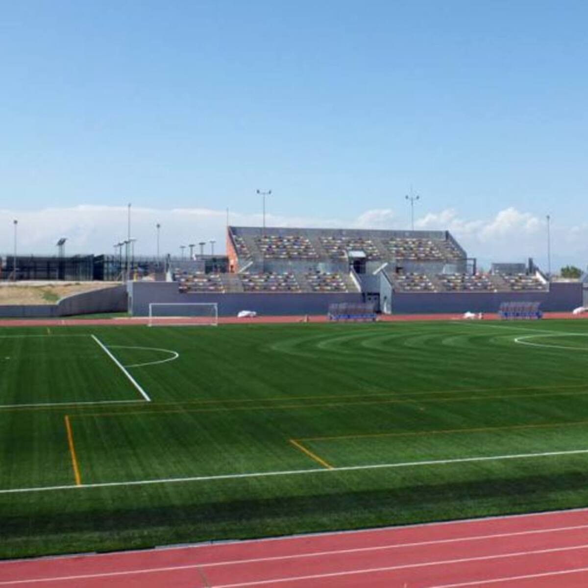 Un mural abierto y colaborativo será la imagen del campo de fútbol de Paracuellos de Jarama