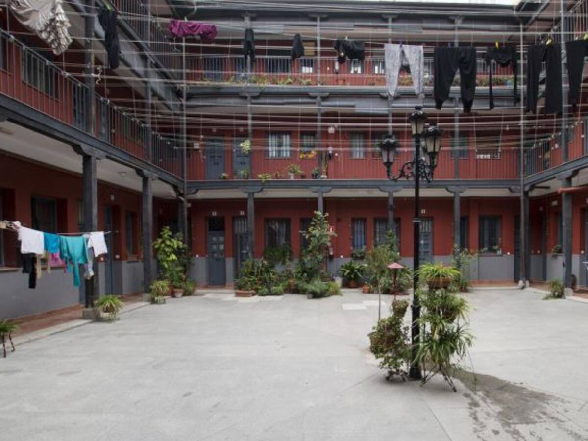 Sara disfrutó su infancia en un columpio en un almendro en un patio del centro de Madrid