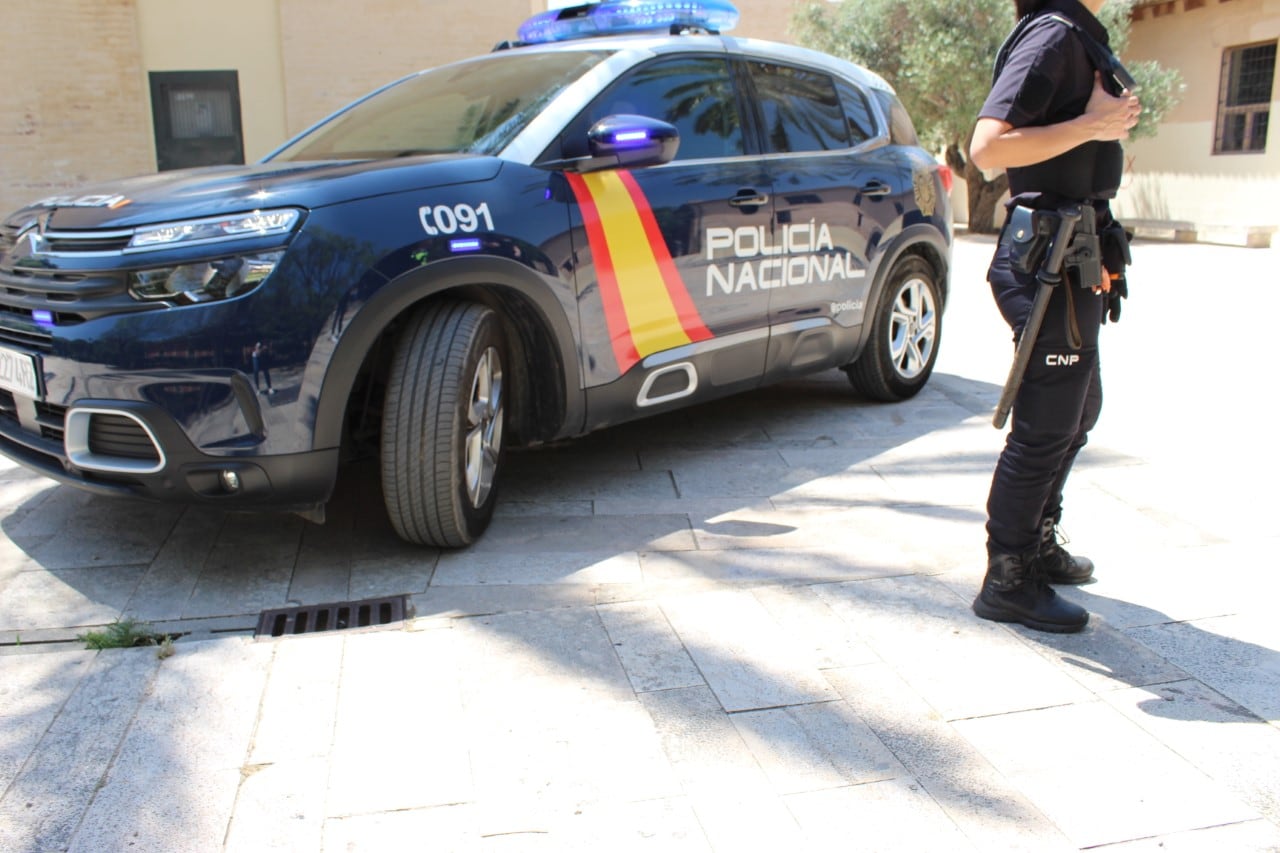 Imagen de una patrulla de la Policía Nacional en València