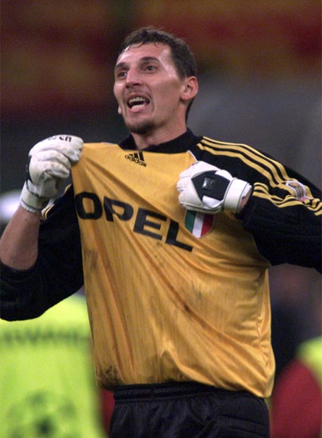 Christian Abbiati, con el pelo más largo, en un partido con el AC Milan.