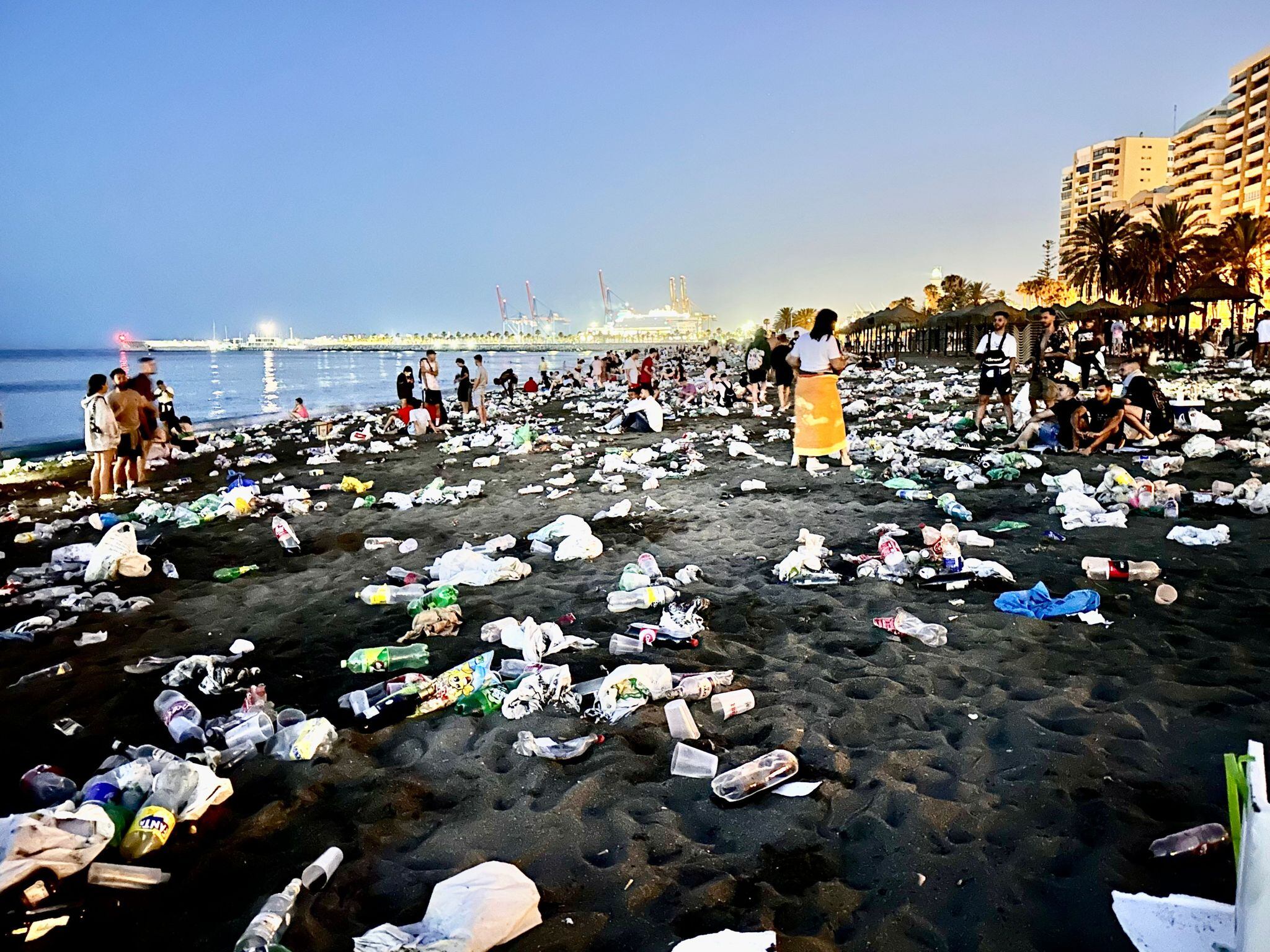 Playa de La Malagueta, este sábado 24 de junio, tras la Noche de San Juan