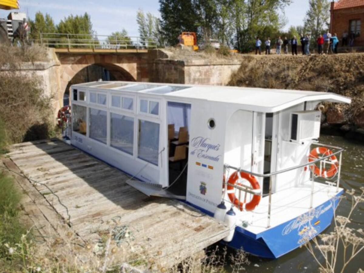 Las embarcaciones del Canal de Castilla tuvieron en 2022 un 37,5% más de usuarios