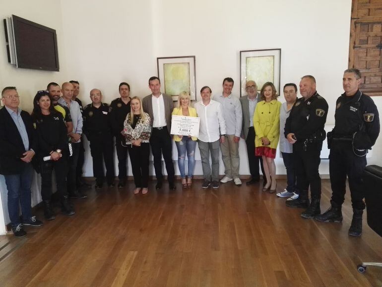 La entrega del cheque se ha hecho esta mañana en el Ayuntamiento