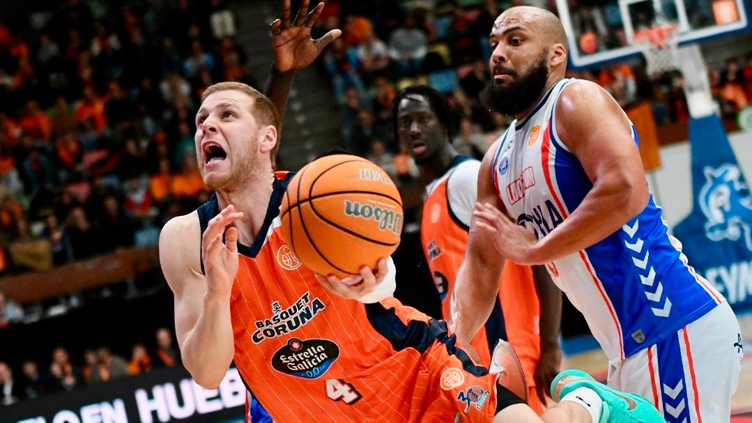 Imagen del partido entre el Leyma Coruña y el HLA Alicante