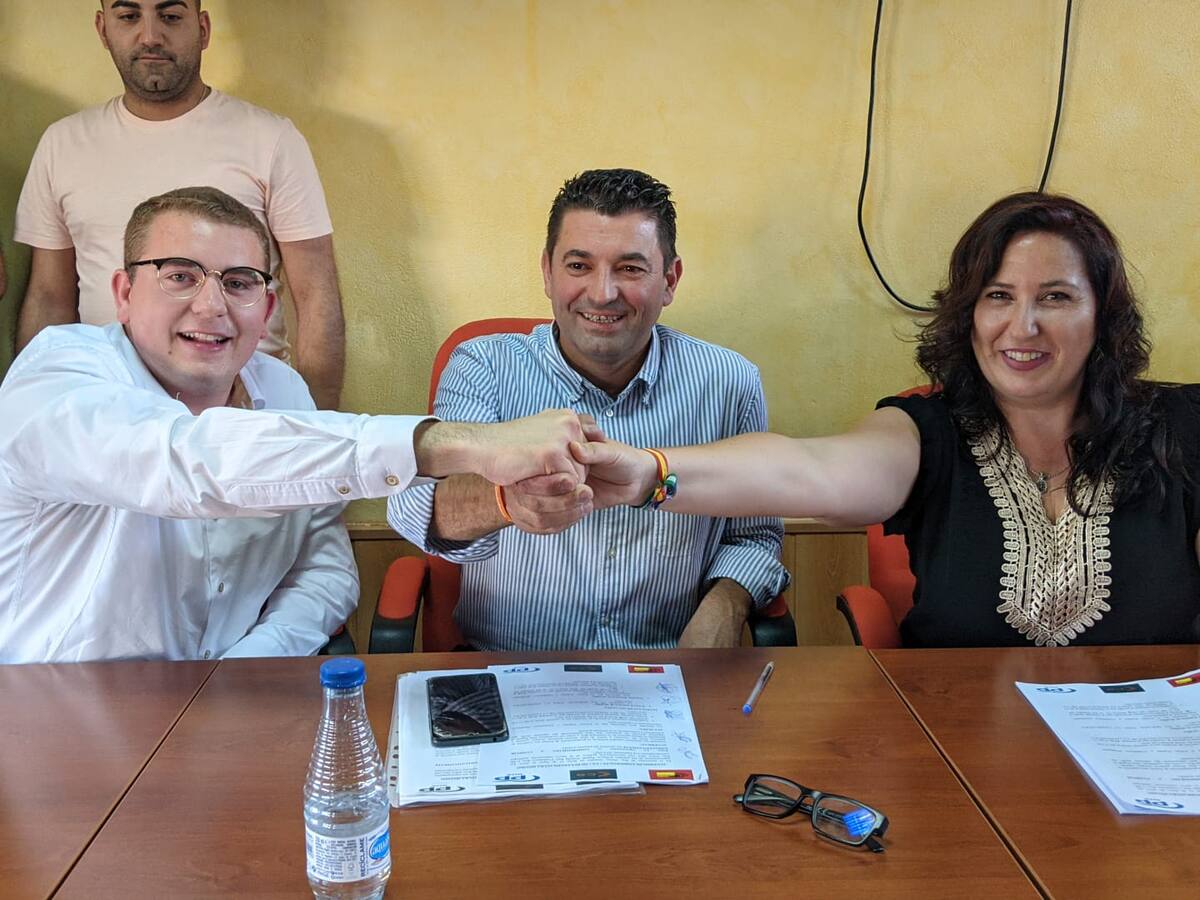 Un ‘pacto a tres’ arrebata al PSOE la alcaldía de Rus