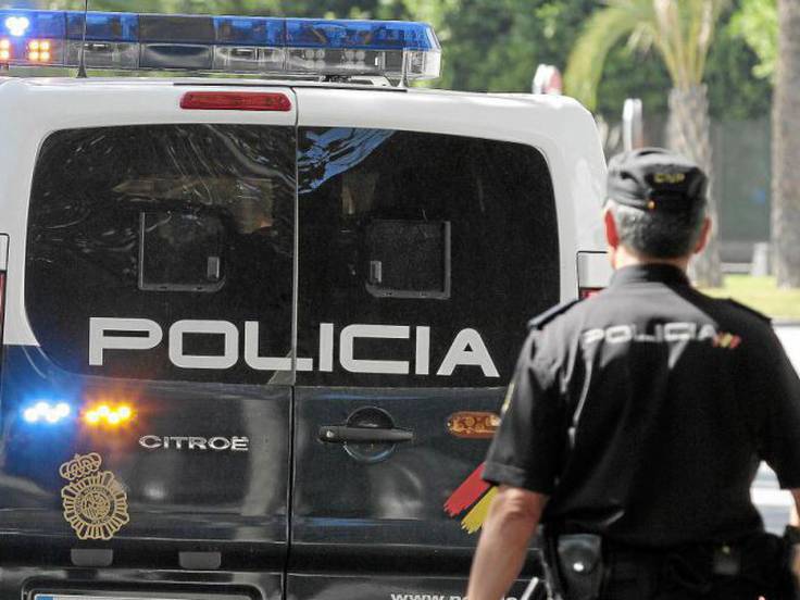 Un vehículo de Policía Nacional