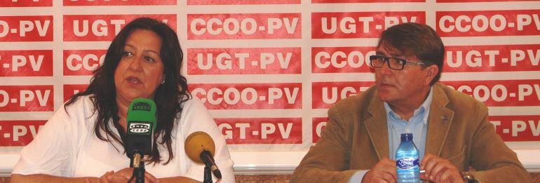 Elvira Ródenas de UGT y Alfonso Arnedo de Comisiones Obreras presentando la convocatoria de este año del Primero de Mayo