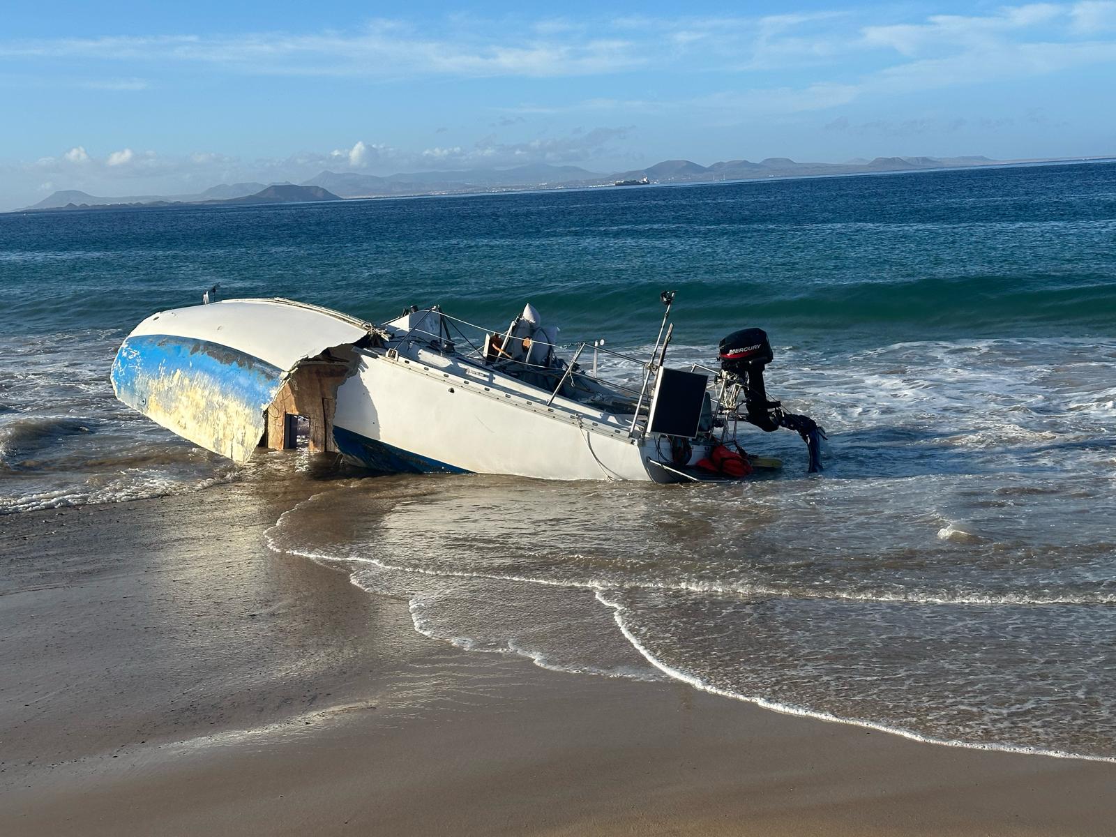 El velero encallado en las playas de Papagayo, en Lanzarote.