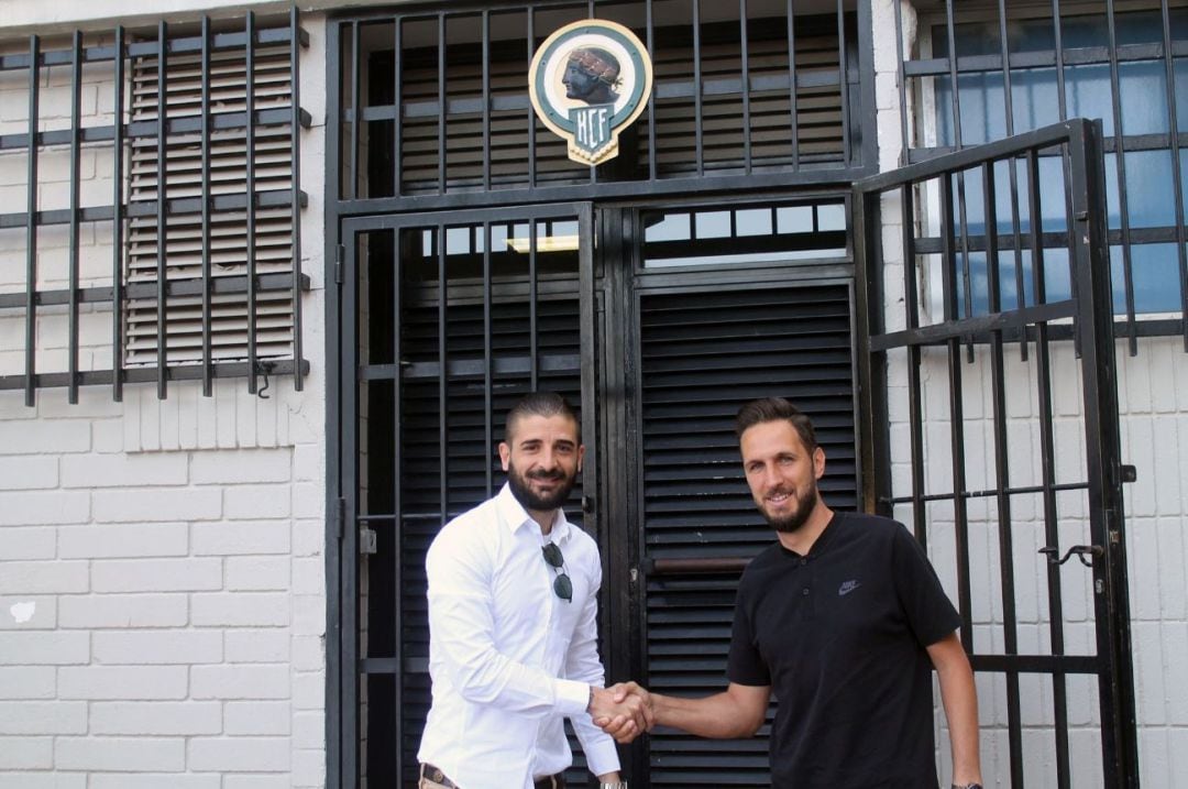 Portillo y Planagumà, en la puerta de las oficinas del Rico Pérez