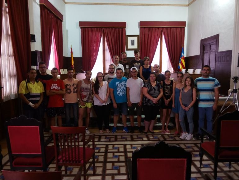 En total, este año se incorporan 12 personas para trabajar durante un año en la corporación municipal de Monóvar