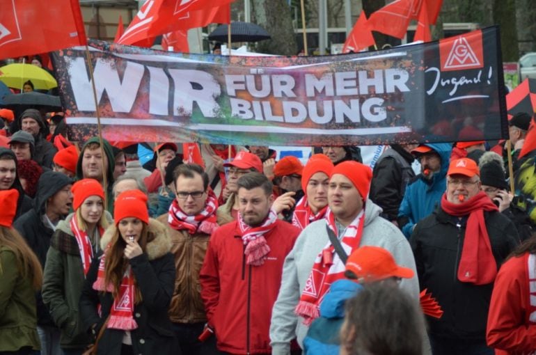 Imagen de los trabajadores de la empresa IG Metall mientras realizaban una huelga de advertencia durante las negociaciones con las empresas