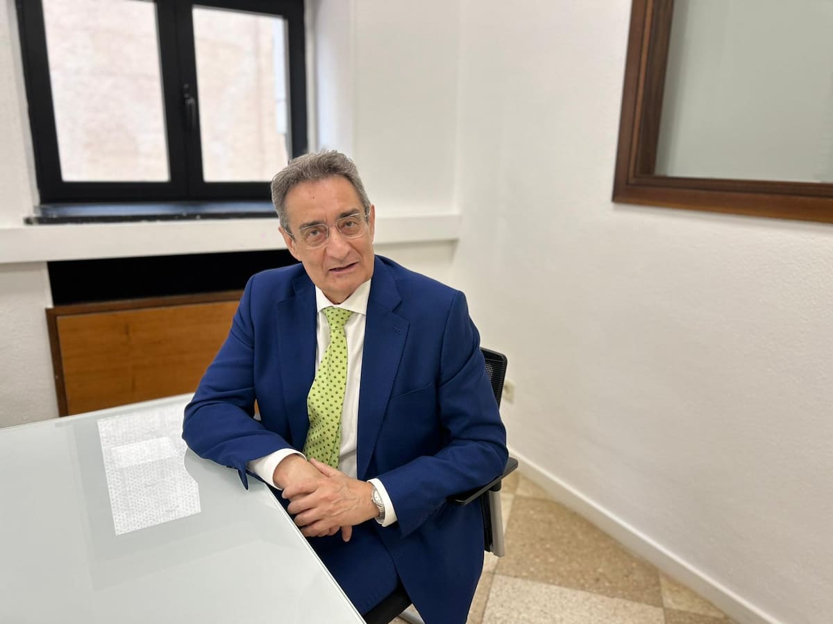 Julio Calvo deja Vox y admite discrepancias con el partido en su último día como concejal de Zaragoza