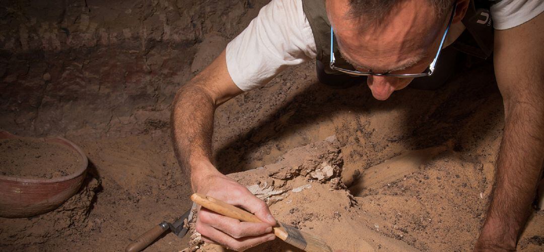 Investigador del Proyecto Qubbet El-Hawa que dirige la Universidad de Jaén en Asuán (Egipto), durante la excavación.