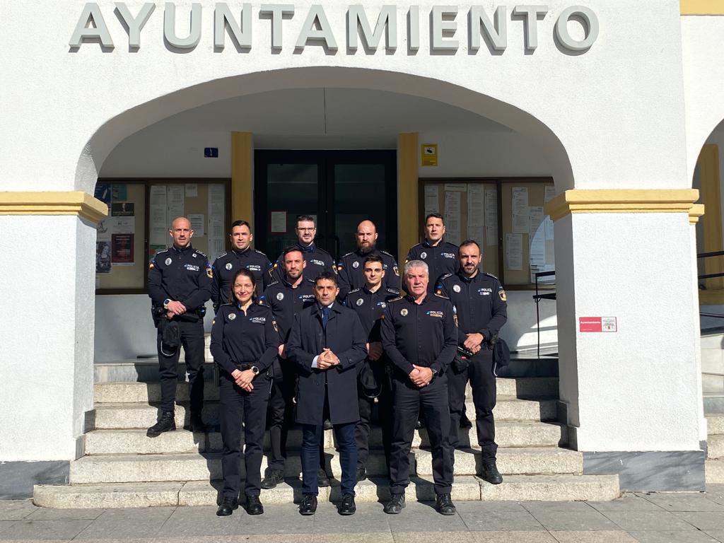 Nueve oficiales de la Policía Local de Sanse, incluida la primera mujer, toman posesión de sus cargos