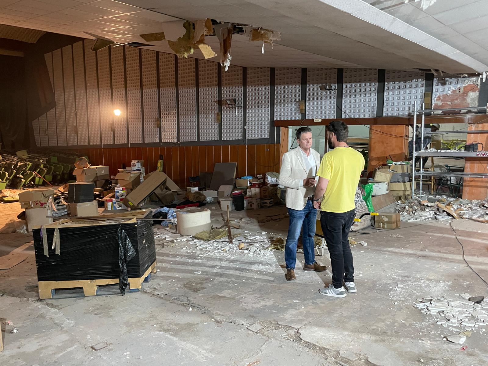 El alcalde Ignacio Gramún con uno de los responsables de la obra. Foto: Ayuntamiento de Fraga