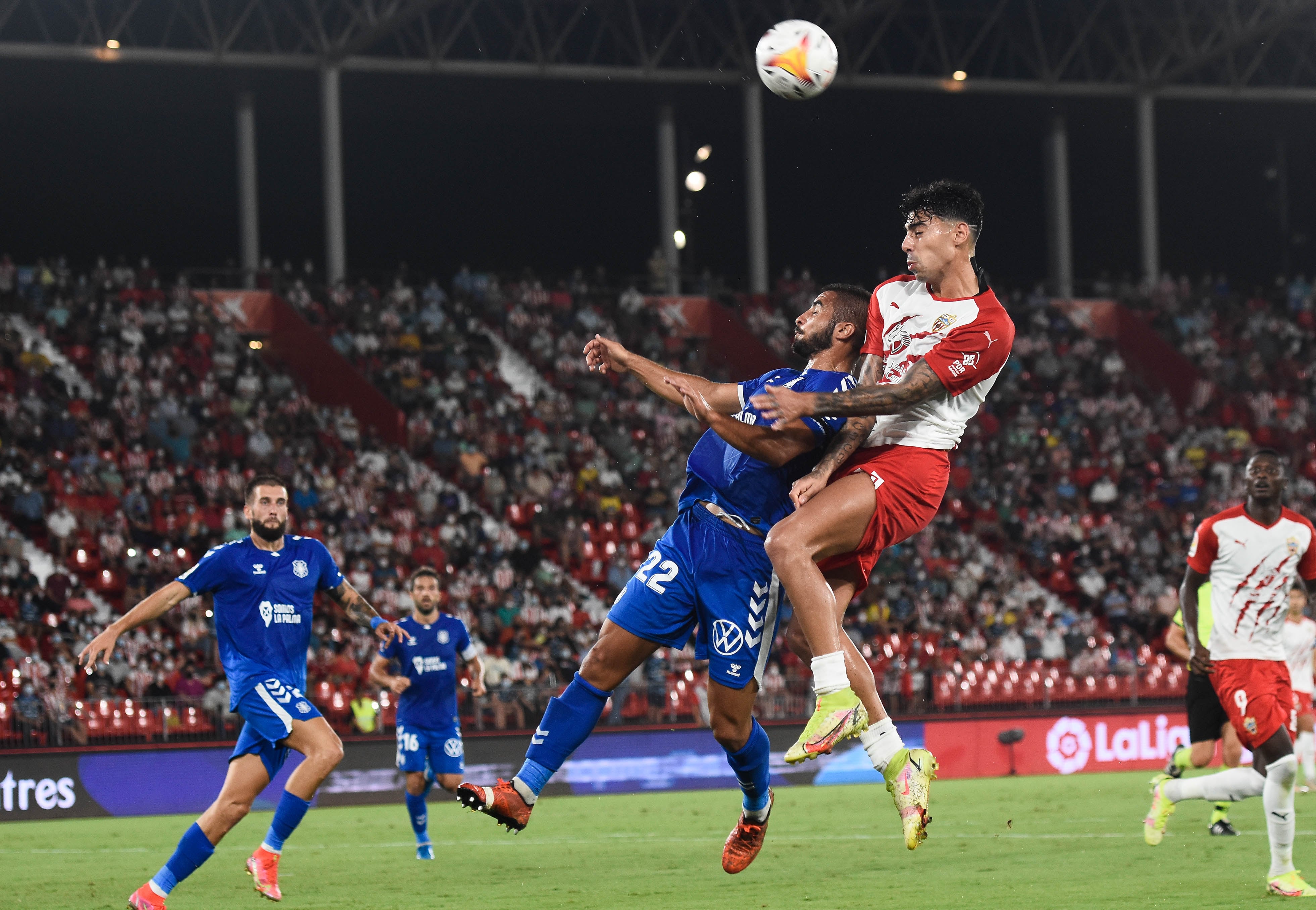 Samú en el Almería-Tenerife.