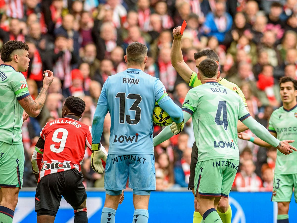 La temprana expulsión de Maturro condiciona la derrota del Levante en San Mamés