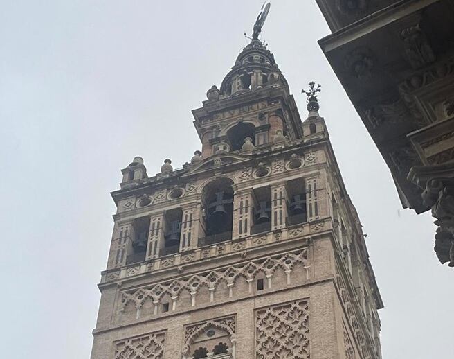 Imagen de la Giralda tras el desprendimiento