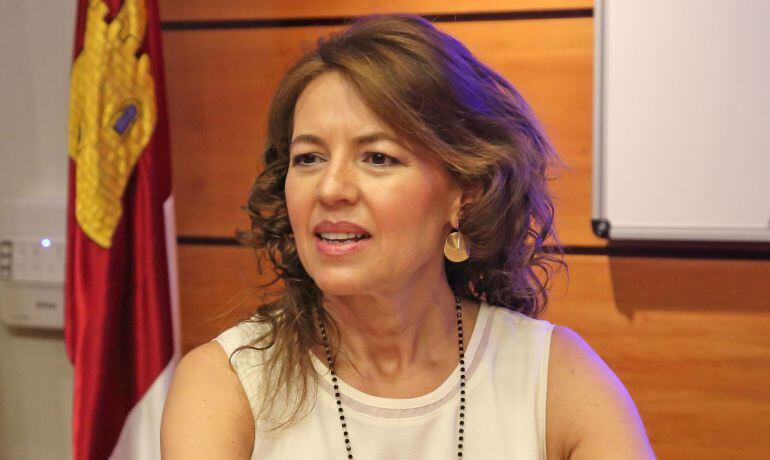 Aurelia Sánchez, consejera de Bienestar de Castilla-La Mancha dando a conocer los datos del sistema de dependencia en este 2016 