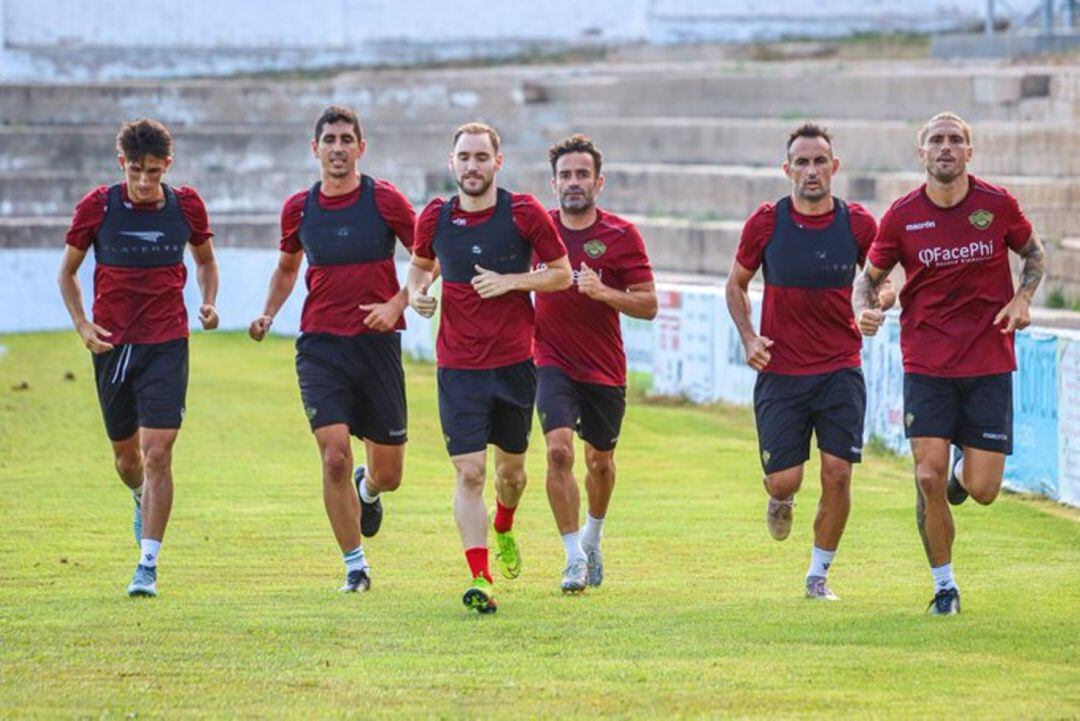 Los jugadores del Intercity entrenandose en La Solana