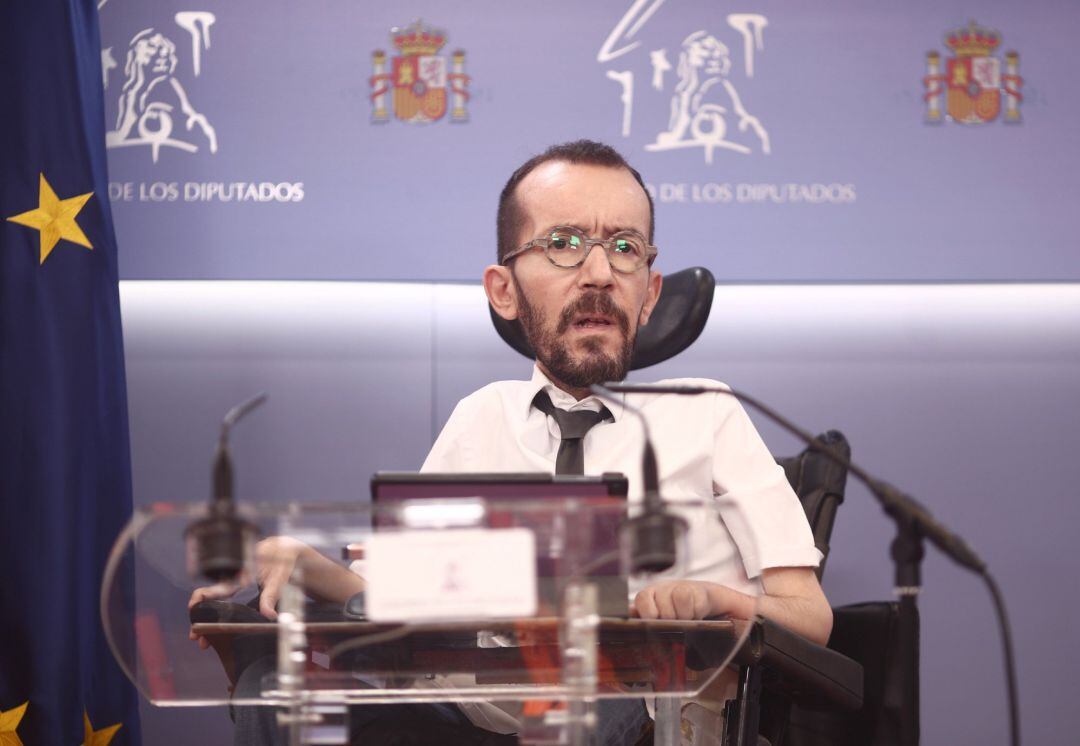 El portavoz parlamentario de Unidas Podemos, Pablo Echenique en rueda de prensa en el Congreso de los Diputados 