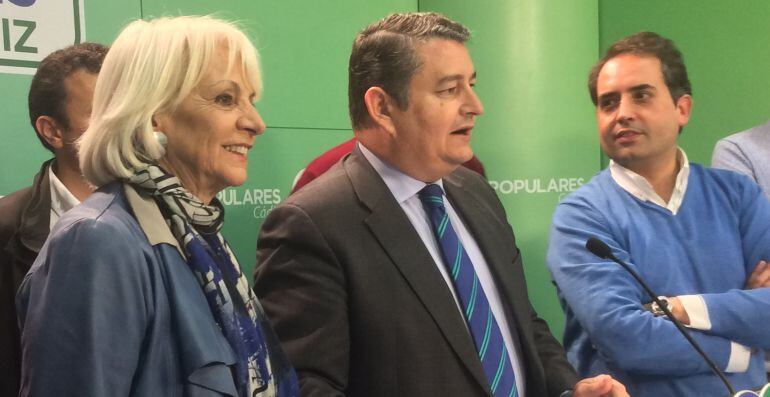 Teófila Martínez y Antonio Sanz en la noche electoral del 20-D