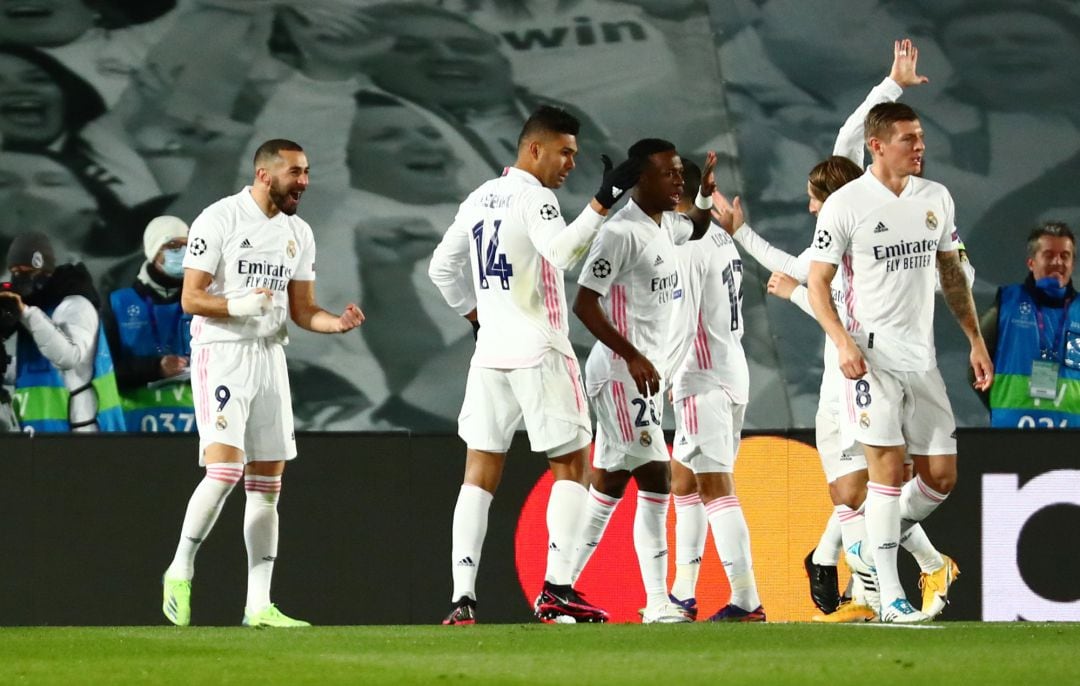 Los de Zidane celebran el primer gol frente al Borussia Moenchengladbach 