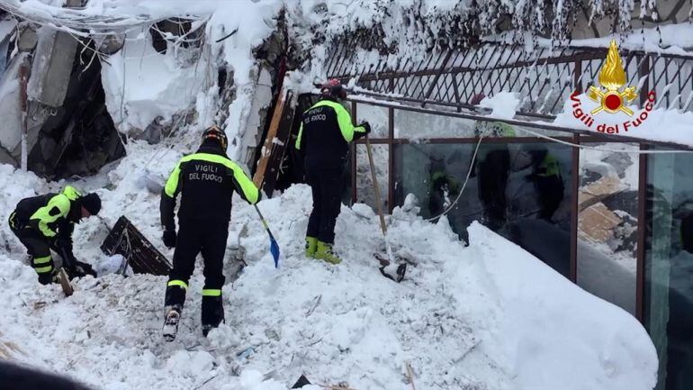 FOTOGALERÍA Operación de rescate en el hotel Rigopiano en Farindola en la región de Abruzzo.