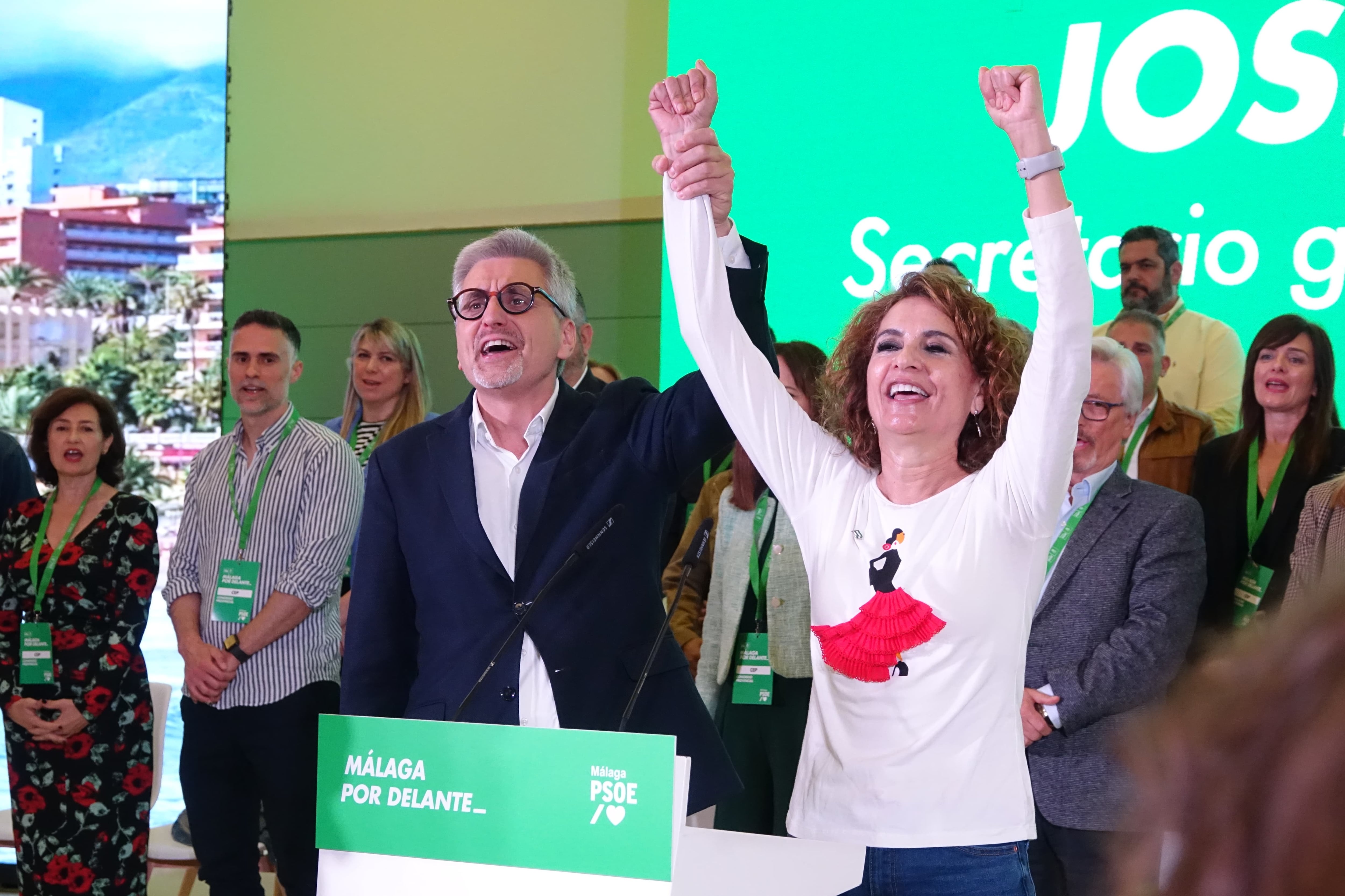 Josele Aguilar y María Jesús Montero en la inauguración del congreso de los socialistas en Málaga