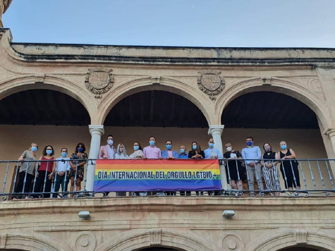 Imagen del acto institucional en el Ayuntamiento de Lorca con motivo del Día del Orgullo LGTBIQ+