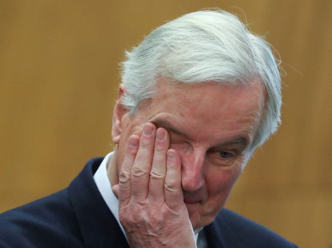 El negociador europeo del brexit, Michel Barnier, emocionado tras la aprobación de la salida del Reino Unido